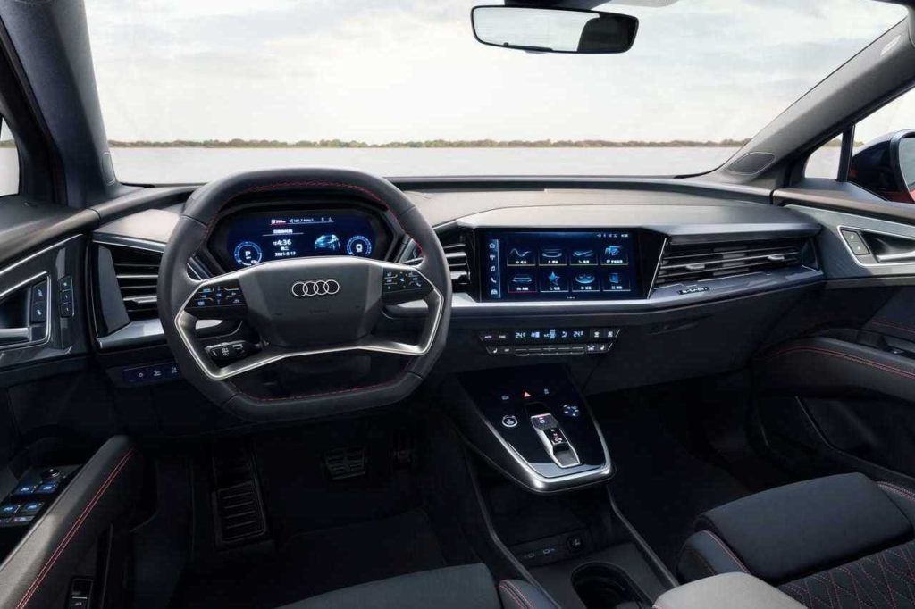 Audi Q5 e-tron interior dashboard