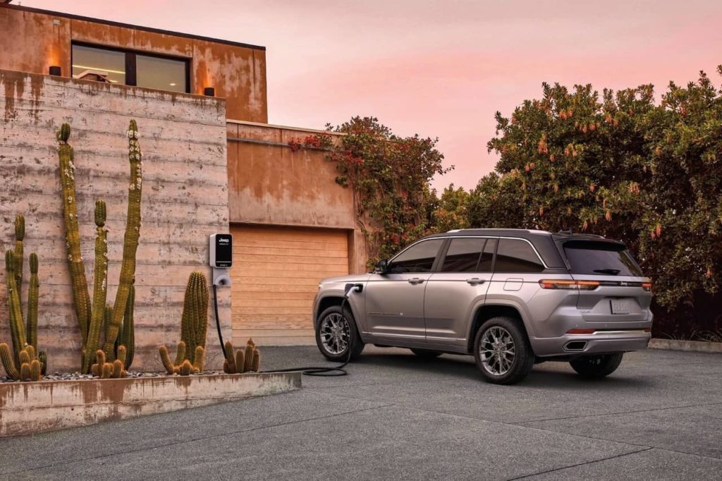Jeep Grand Cherokee 4xe PHEV charging Mopar Level 2 charger