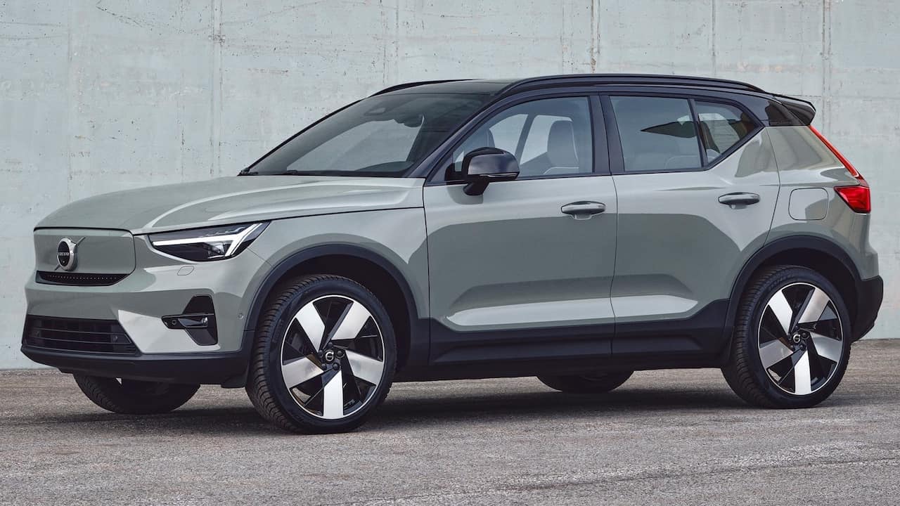 2023 Volvo XC40 Recharge facelift front three quarter