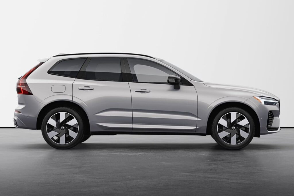 New Volvo XC60 Recharge side profile