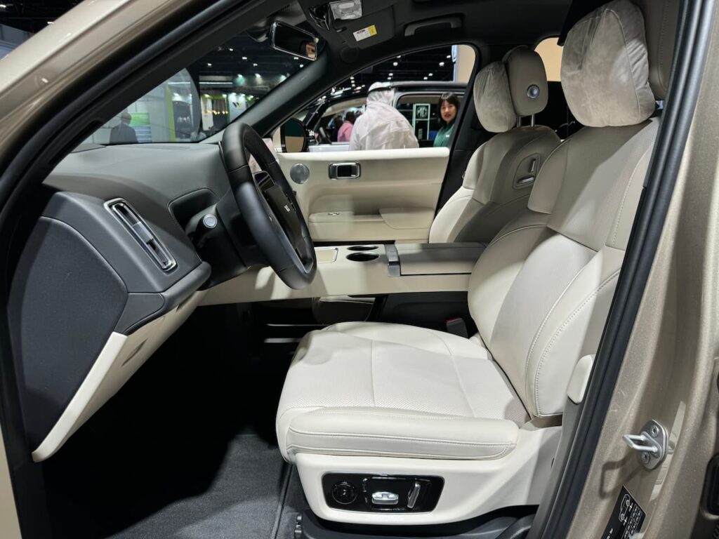 Li Auto L9 front seats