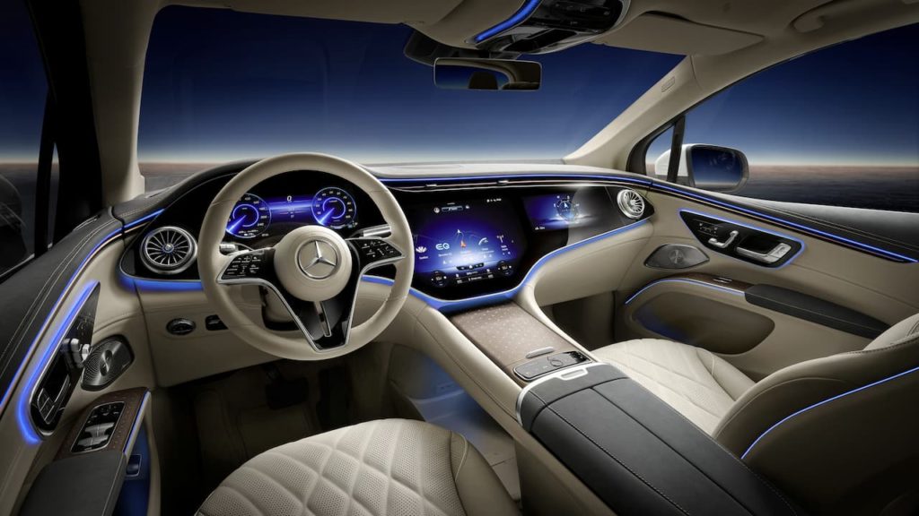 2023 Mercedes EQS SUV ambient lighting