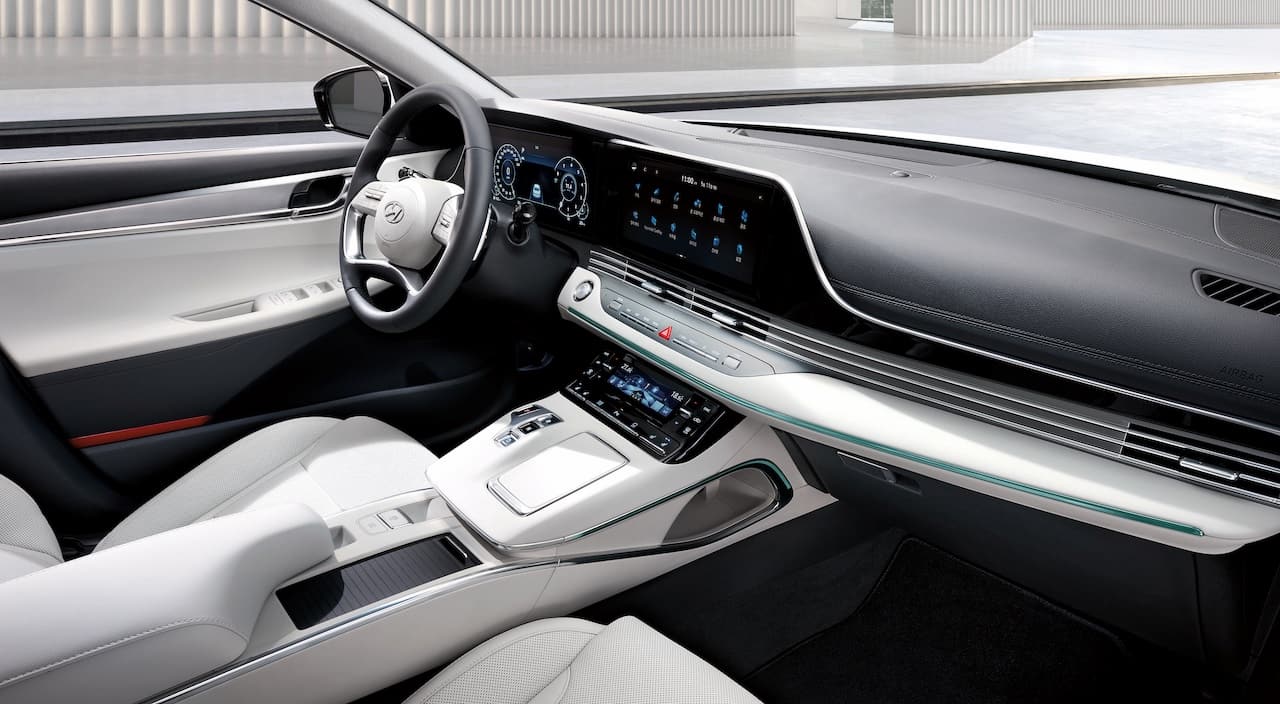 2022 Hyundai Grandeur interior dashboard