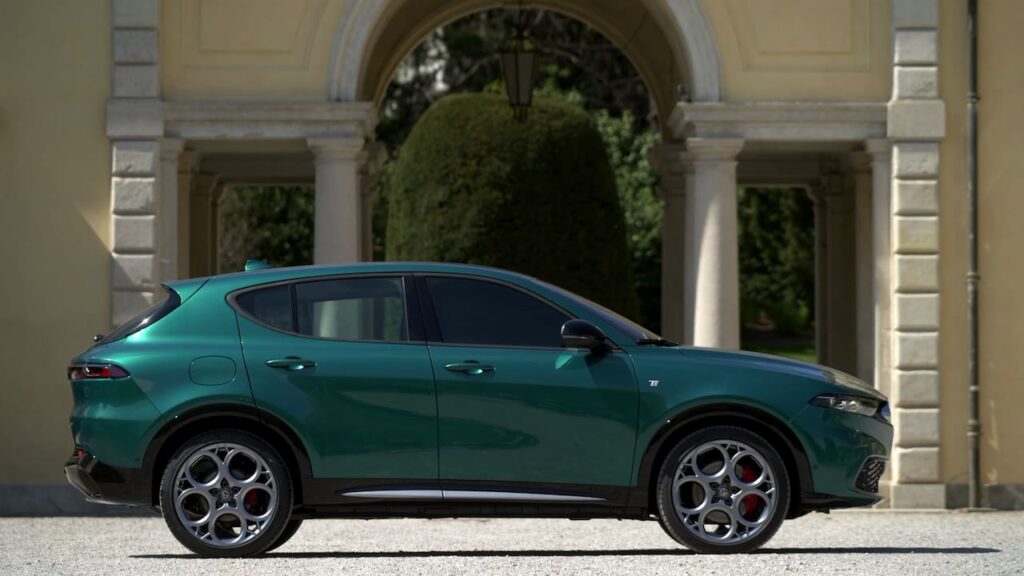 2023 Alfa Romeo Tonale side profile