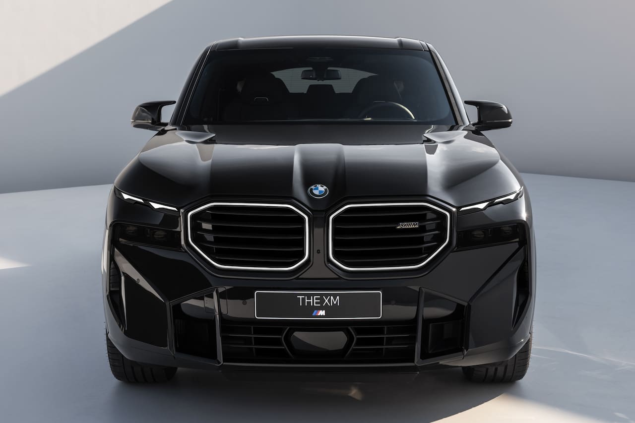 2023 BMW XM black front
