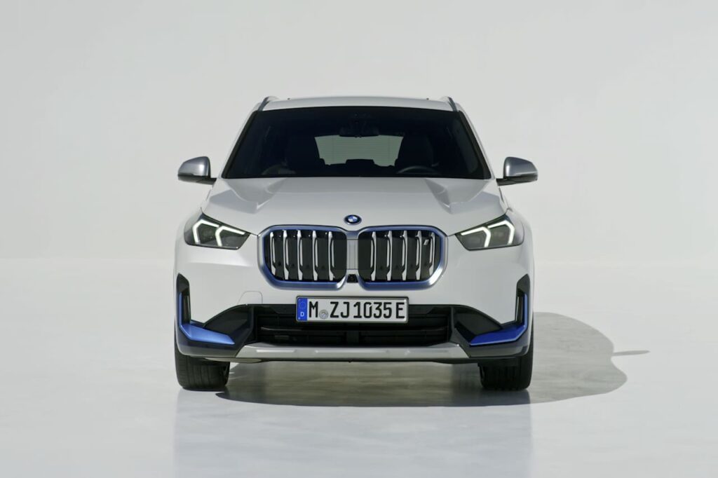 2023 BMW iX1 front live image