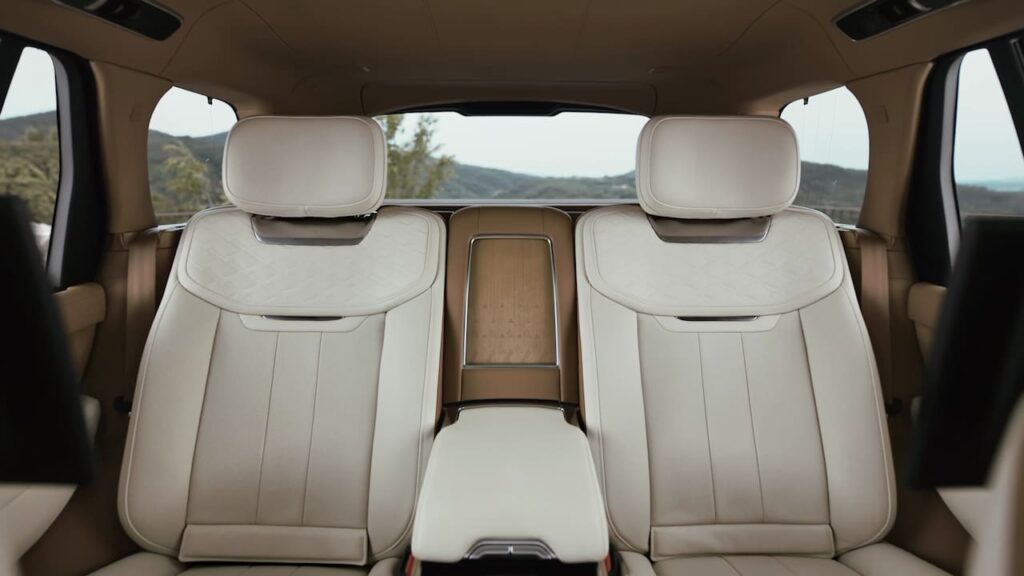 2023 Range Rover interior rear seats four-seat version