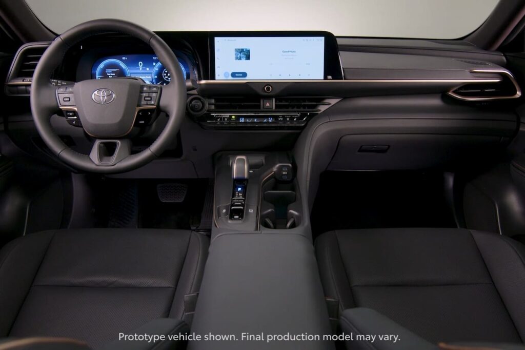 Toyota Crown Platinum interior dashboard