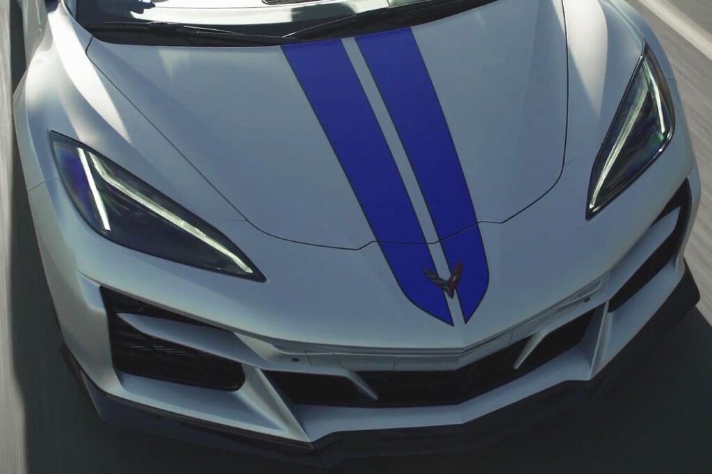2024 Chevrolet Corvette Hybrid stripe