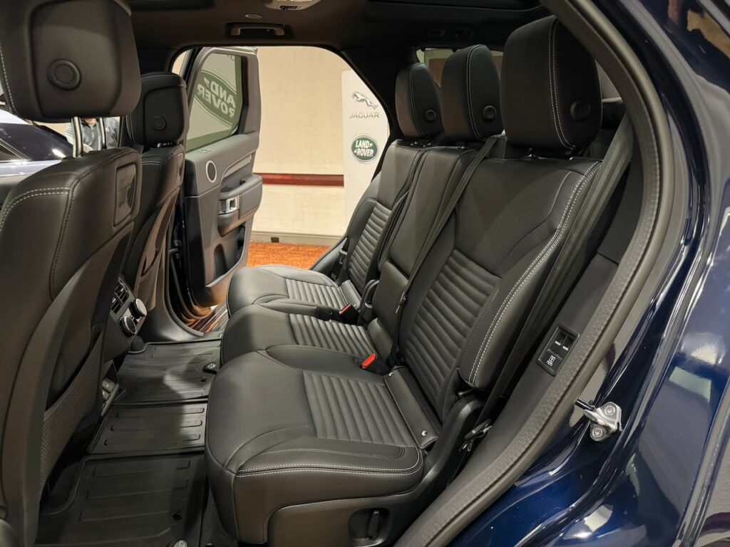 Land Rover Discovery rear seat