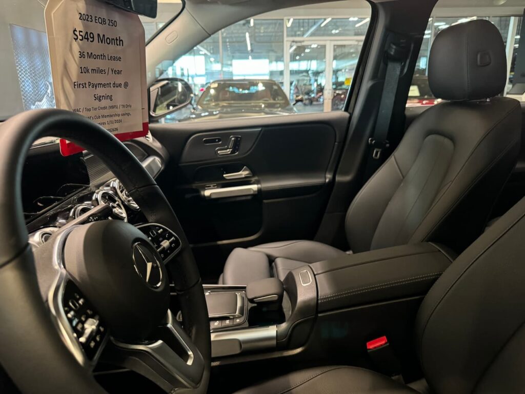 Mercedes EQB interior front seats live image