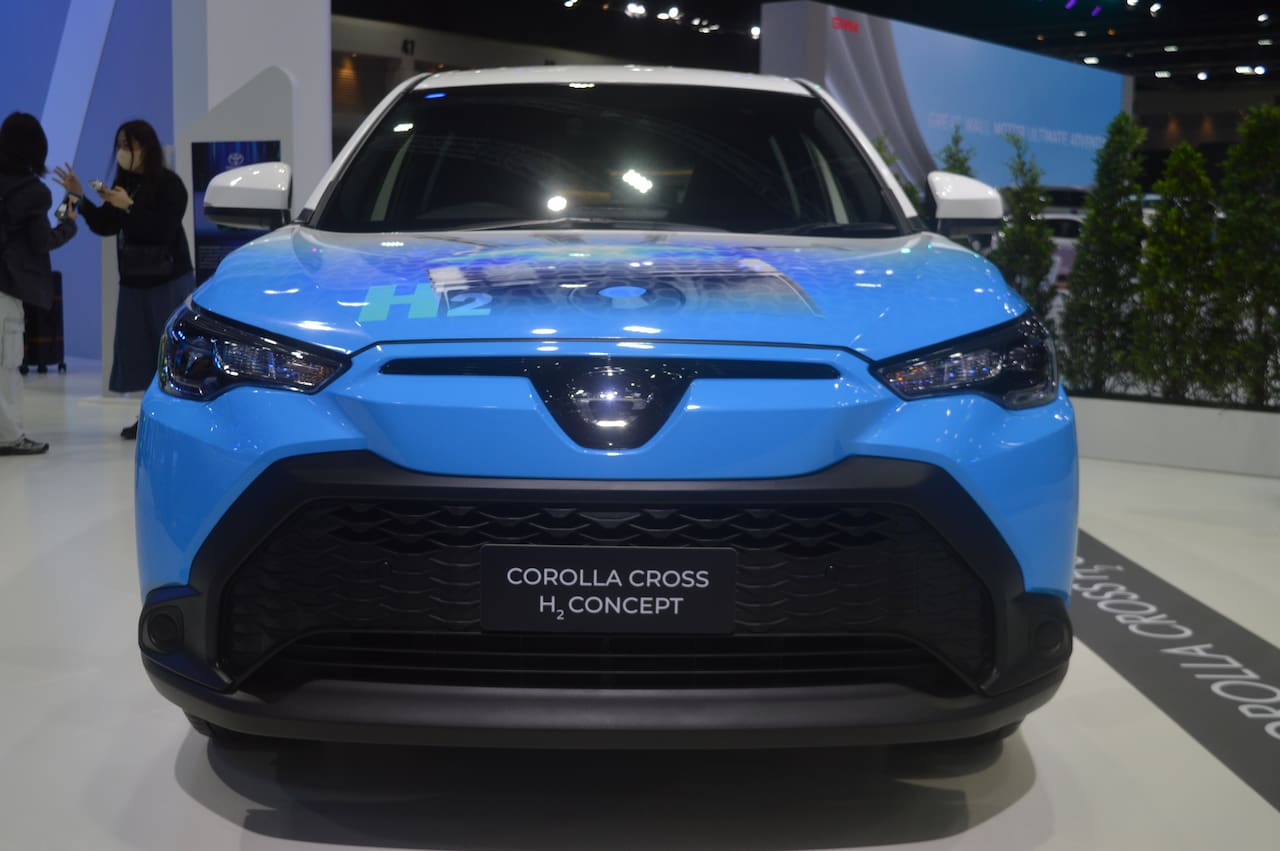 Toyota Corolla Cross Hydrogen front
