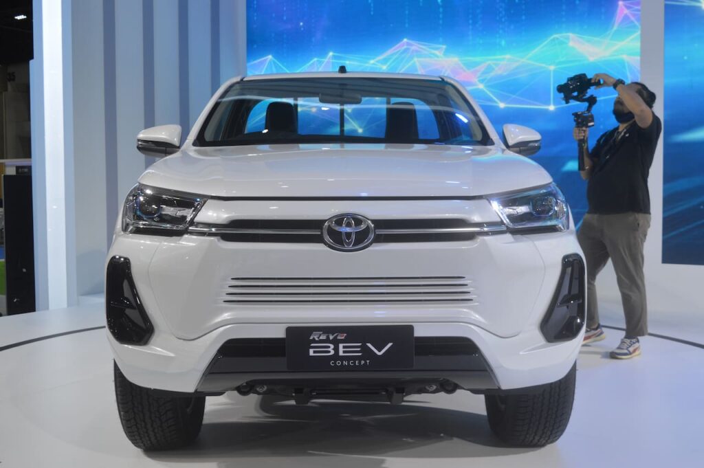Toyota Hilux Electric concept front