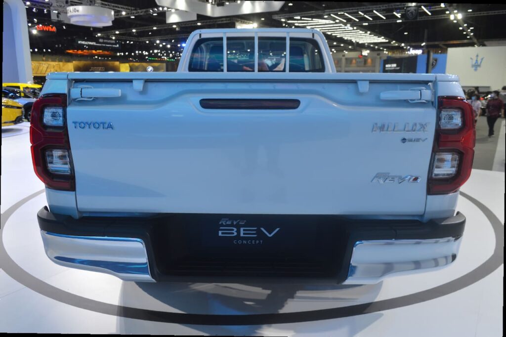 Toyota Hilux Electric concept rear