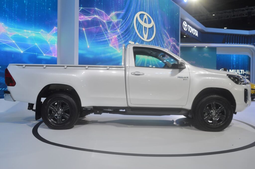 Toyota Hilux Electric concept right side