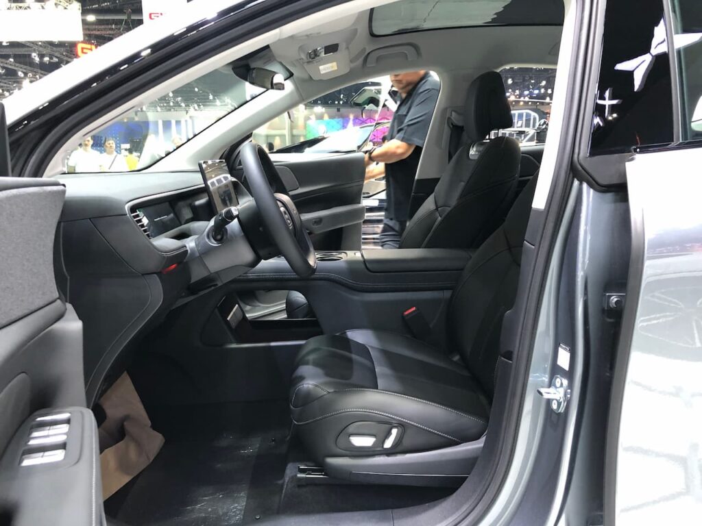 Xpeng G6 front seat live image