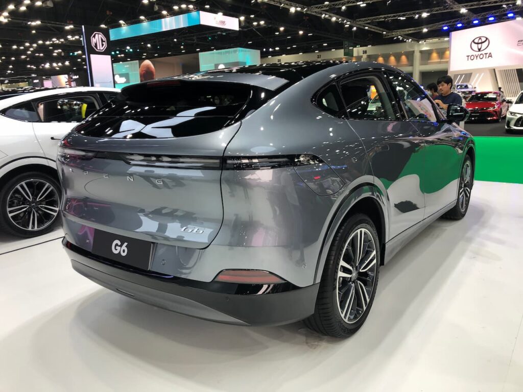 Xpeng G6 rear three quarter right side live image