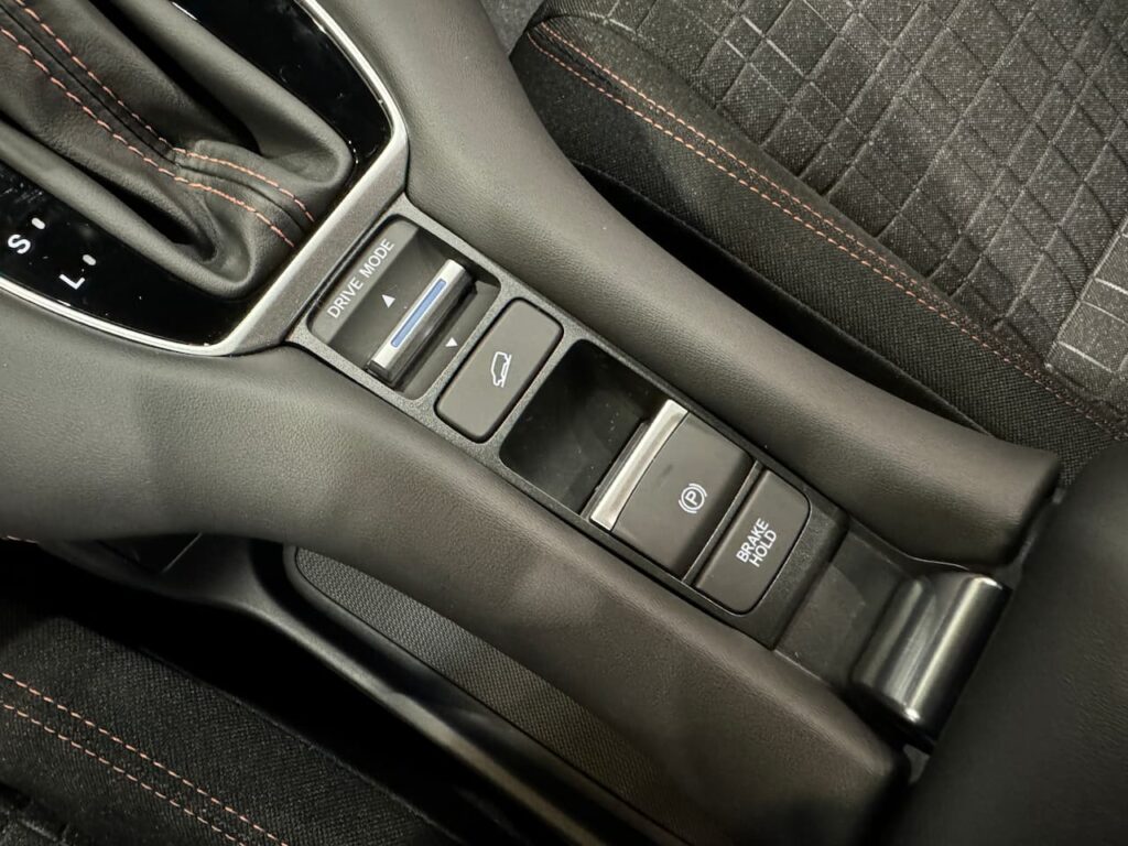 2024 Honda HR-V center console
