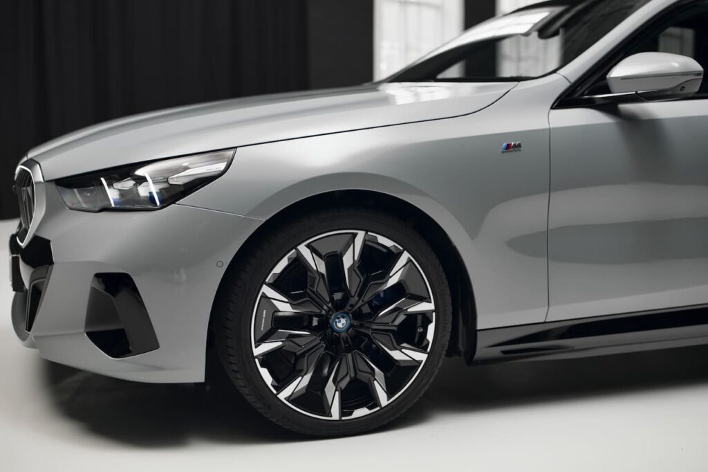 2024 BMW i5 eDrive40 wheel front quarter panel