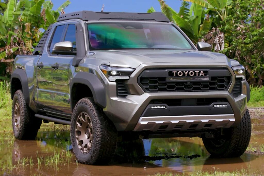 2024 Toyota Tacoma Hybrid Trailhunter front three quarter right side