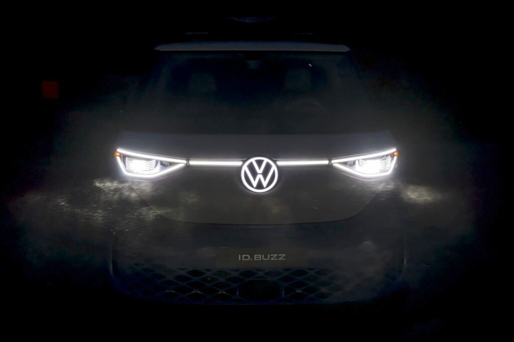 2025 VW ID. Buzz long wheelbase front teaser