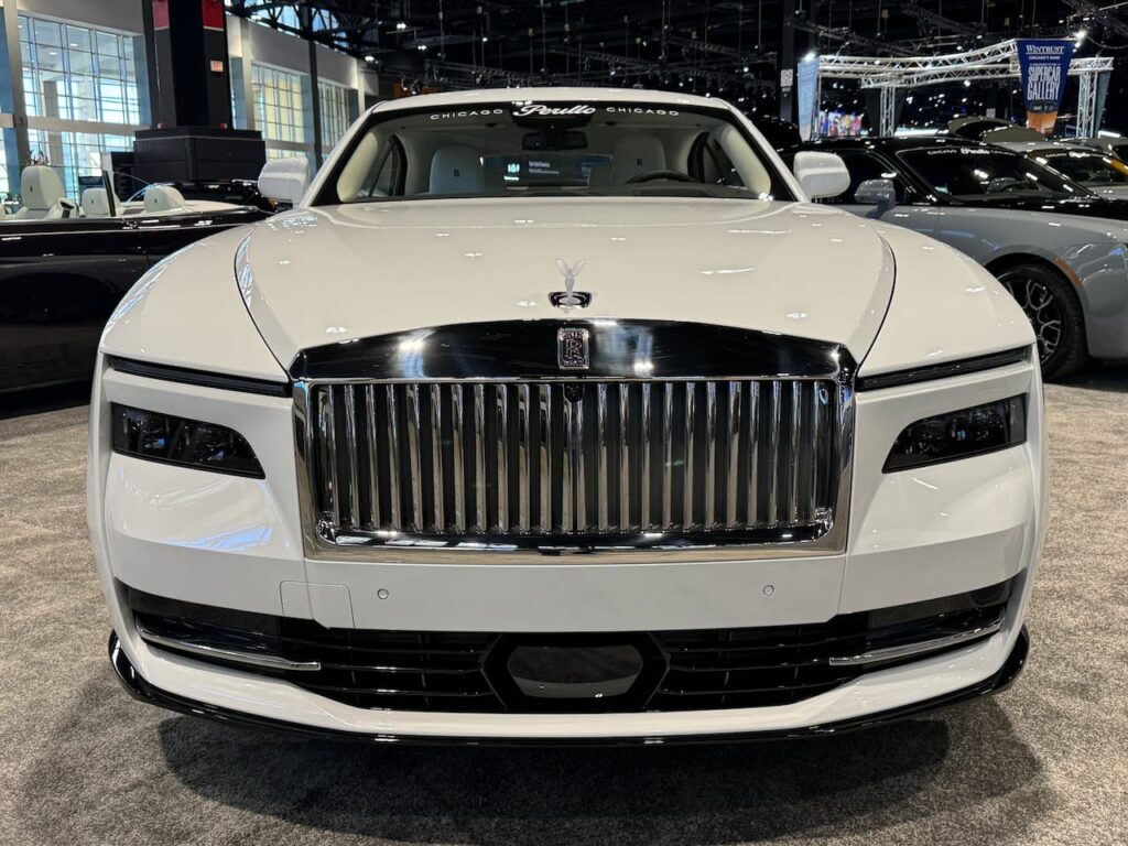 Rolls-Royce Spectre front live image