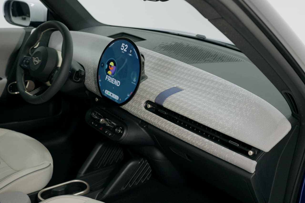 2024 MINI Cooper SE Interior Dashboard Live Image 