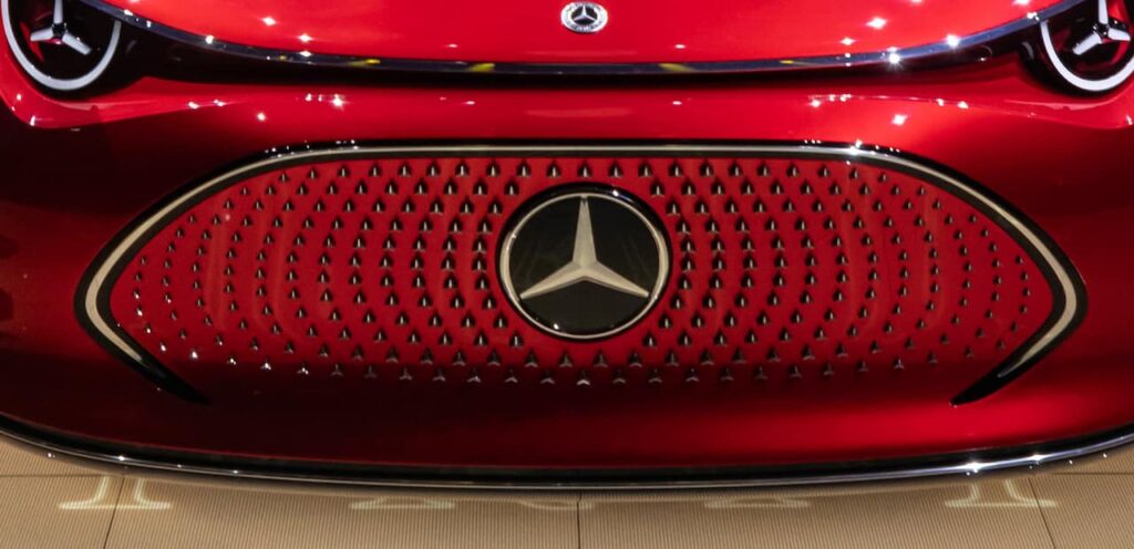 Mercedes illuminated grille for MMA models
