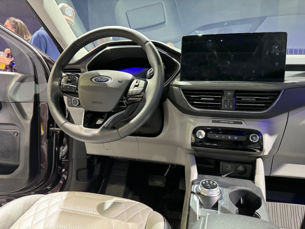 2024 Ford Escape Hybrid Platinum steering wheel instrument cluster