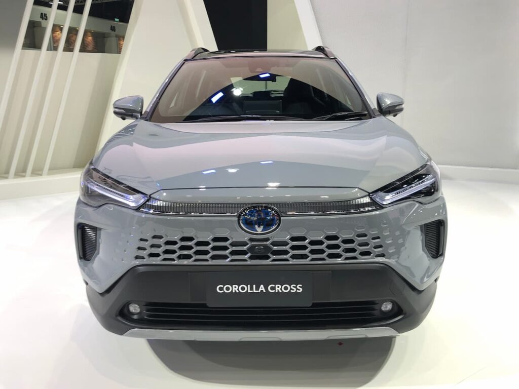 New Toyota Corolla Cross Hybrid (facelift) front live image