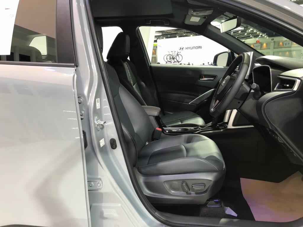 New Toyota Corolla Cross Hybrid (facelift) front seats live image