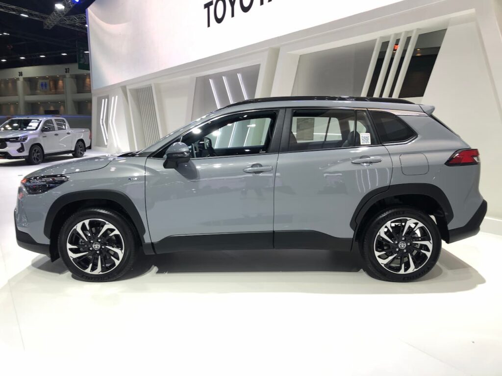 New Toyota Corolla Cross Hybrid (facelift) side profile live image