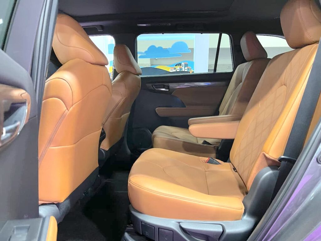 2024 Toyota Highlander Hybrid second-row seat