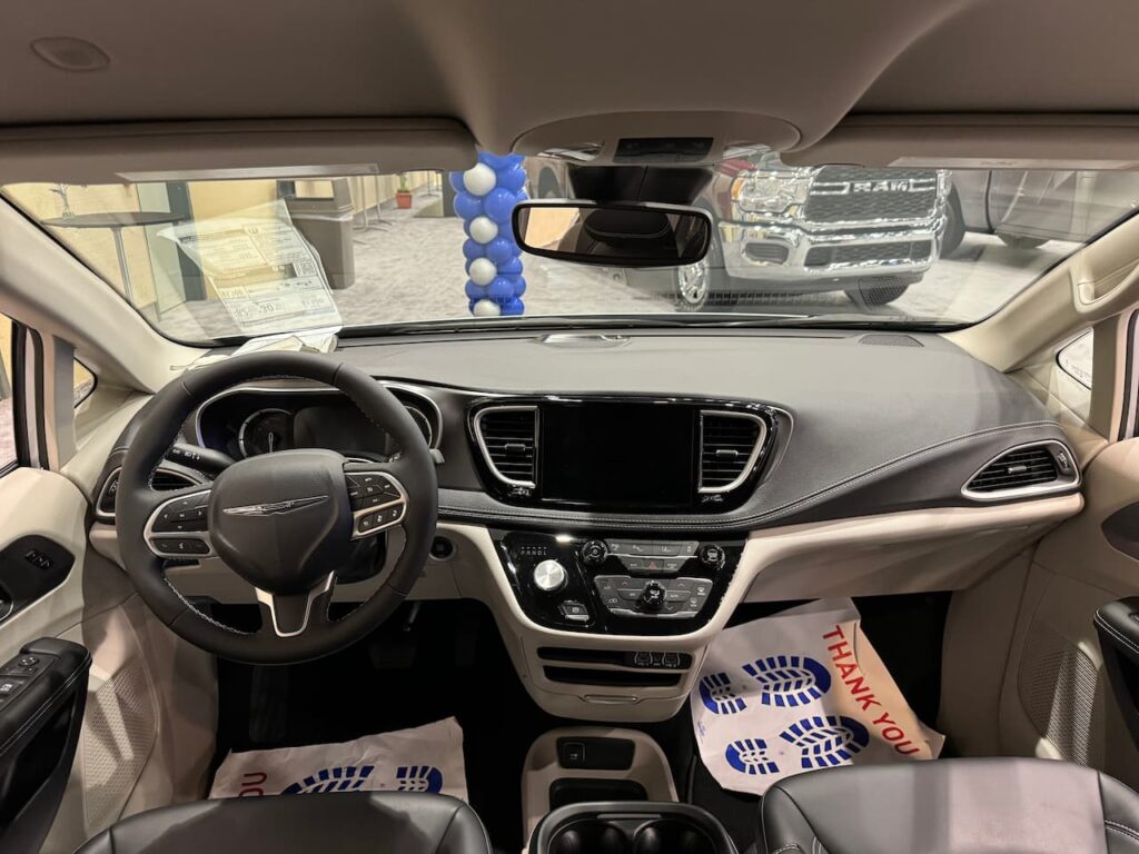 Chrysler Pacifica Hybrid interior live image