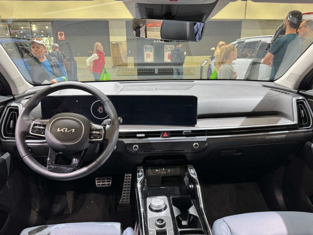 2025 Kia Sorento Hybrid interior dashboard
