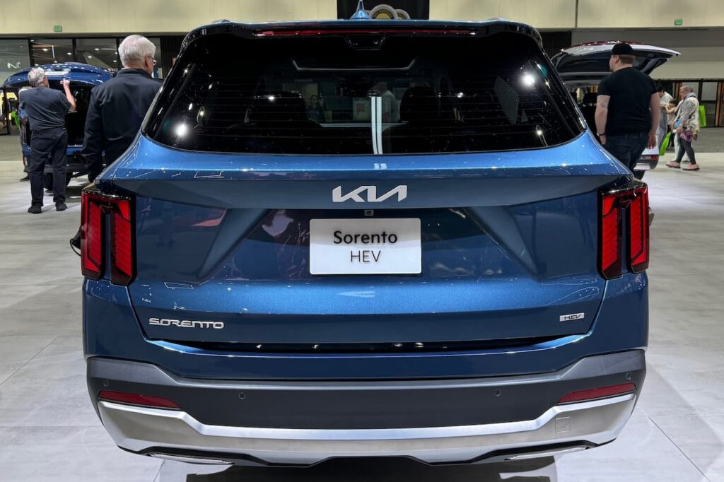 2025 Kia Sorento Hybrid rear