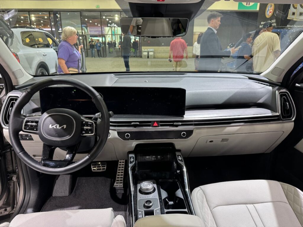 2025 Kia Sorento Plug-in Hybrid interior dashboard