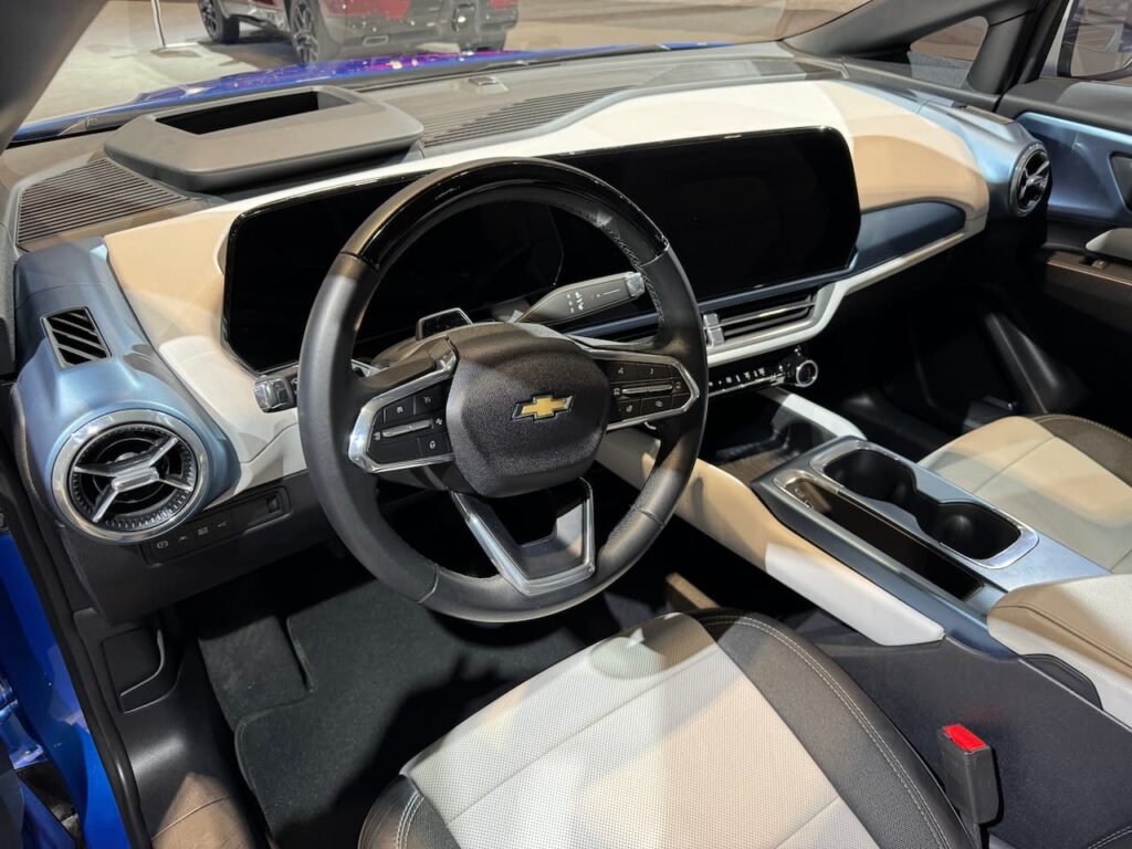 Chevrolet Equinox EV 3LT AWD dashboard live image
