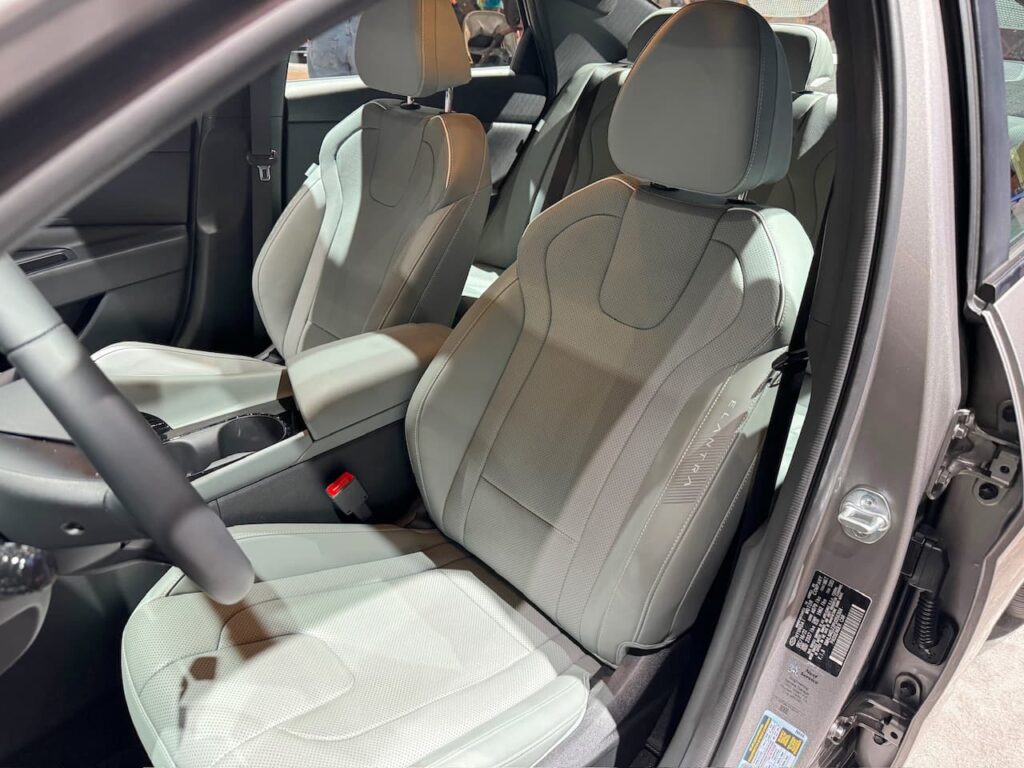 2024 Hyundai Elantra Hybrid driver's seat