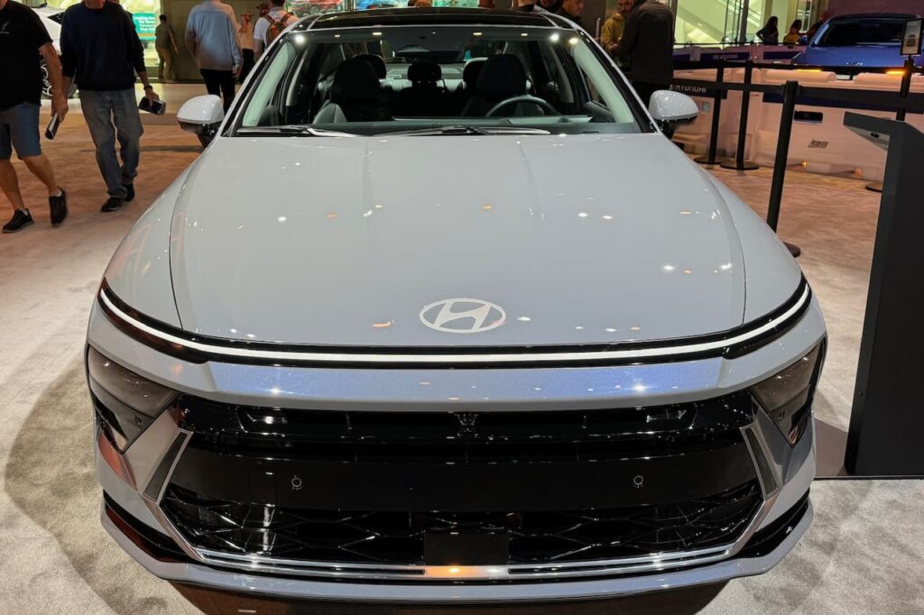 2024 Hyundai Sonata Hybrid front