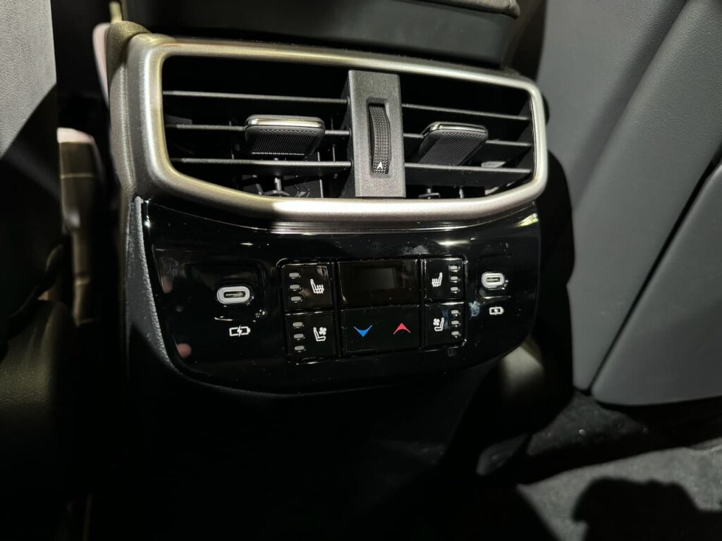 2024 Lexus RX PHEV rear AC vents heating ventilation controls