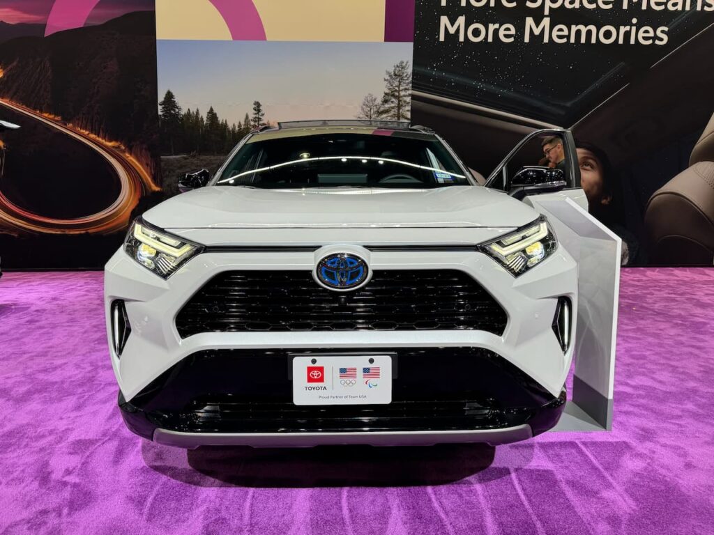 2024 Toyota RAV4 Hybrid XSE front