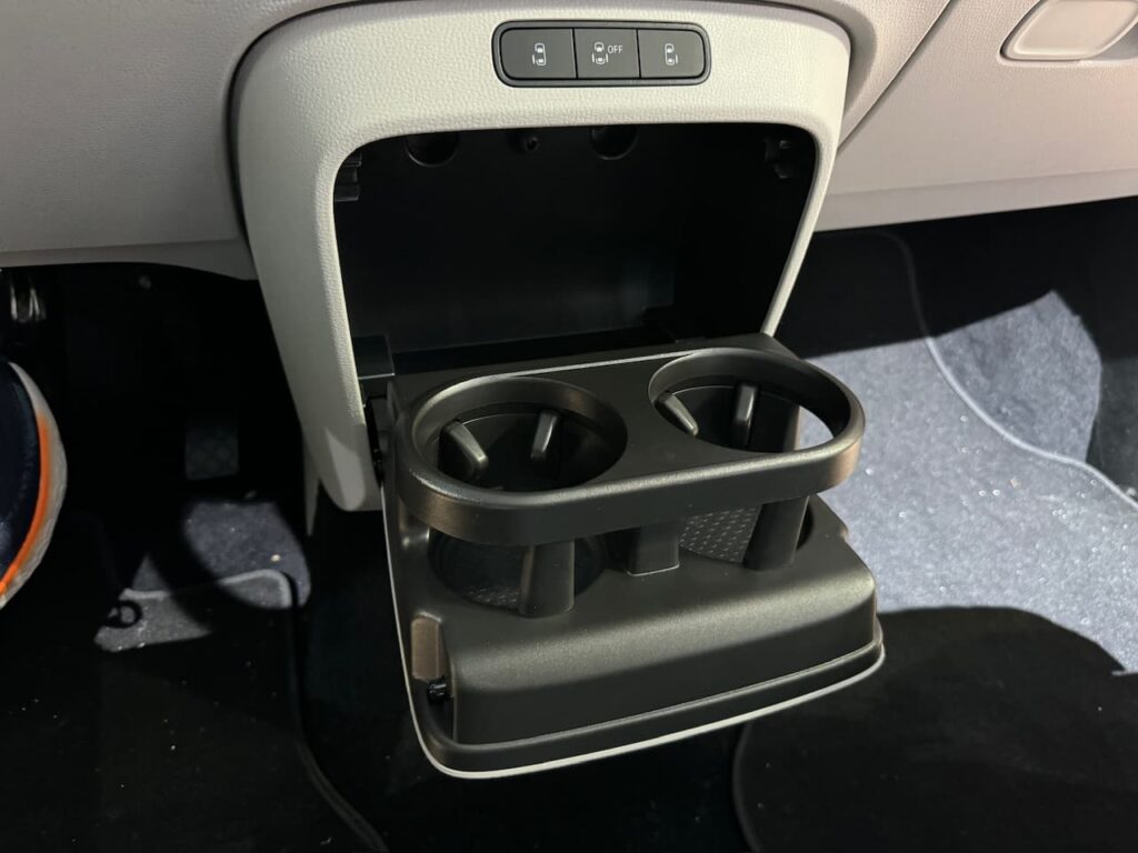 2025 VW ID. Buzz cupholders front