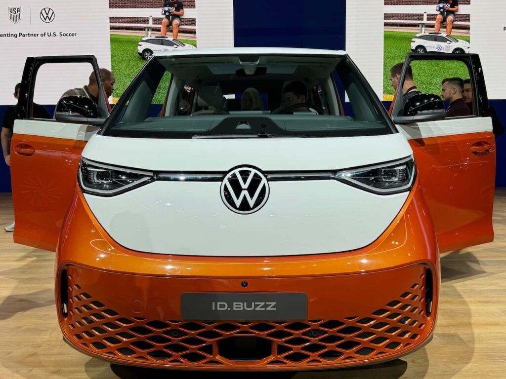 2025 VW ID. Buzz front