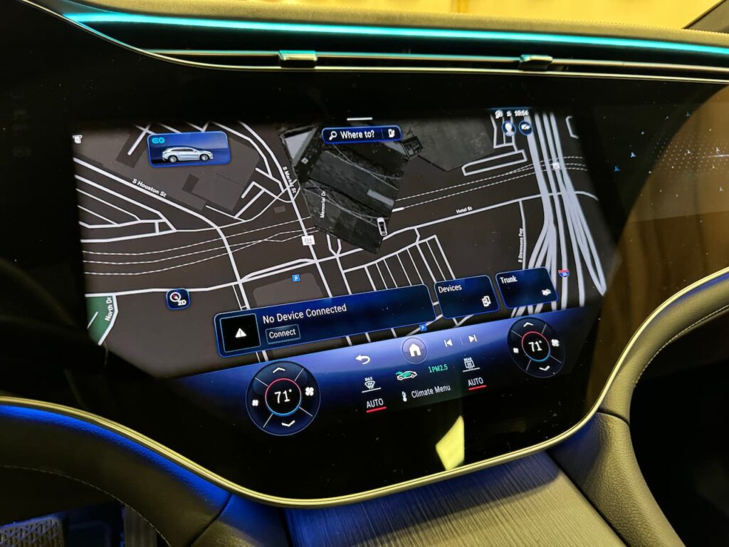 Mercedes EQS SUV infotainment system