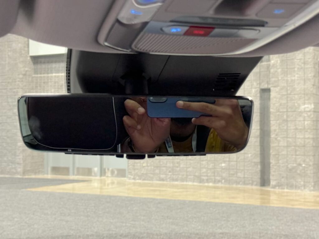 2024 Hyundai Ioniq 5 Digital rear view mirror