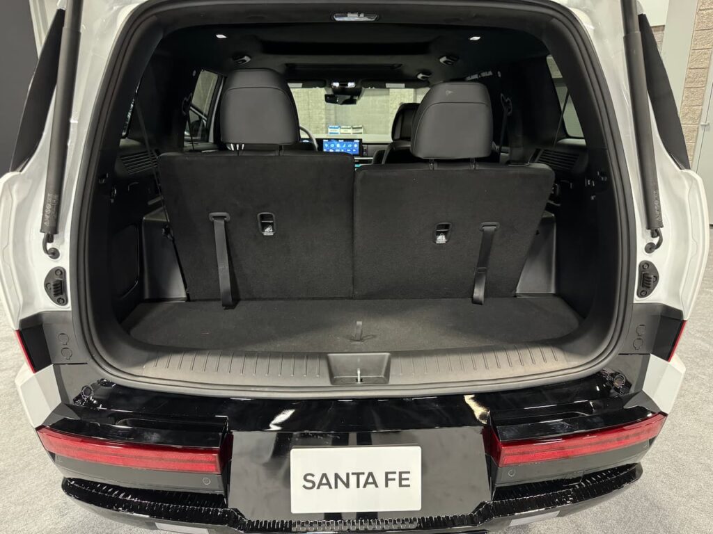 2024 Hyundai Santa Fe Hybrid cargo area live image