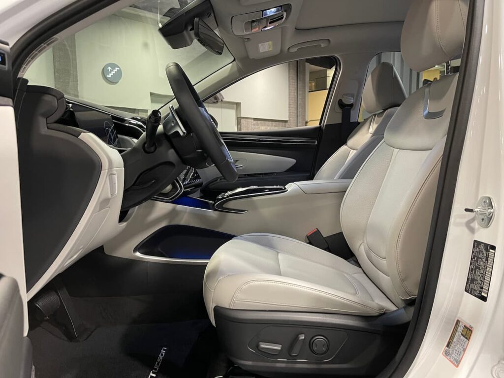 2024 Hyundai Tucson Hybrid front seats