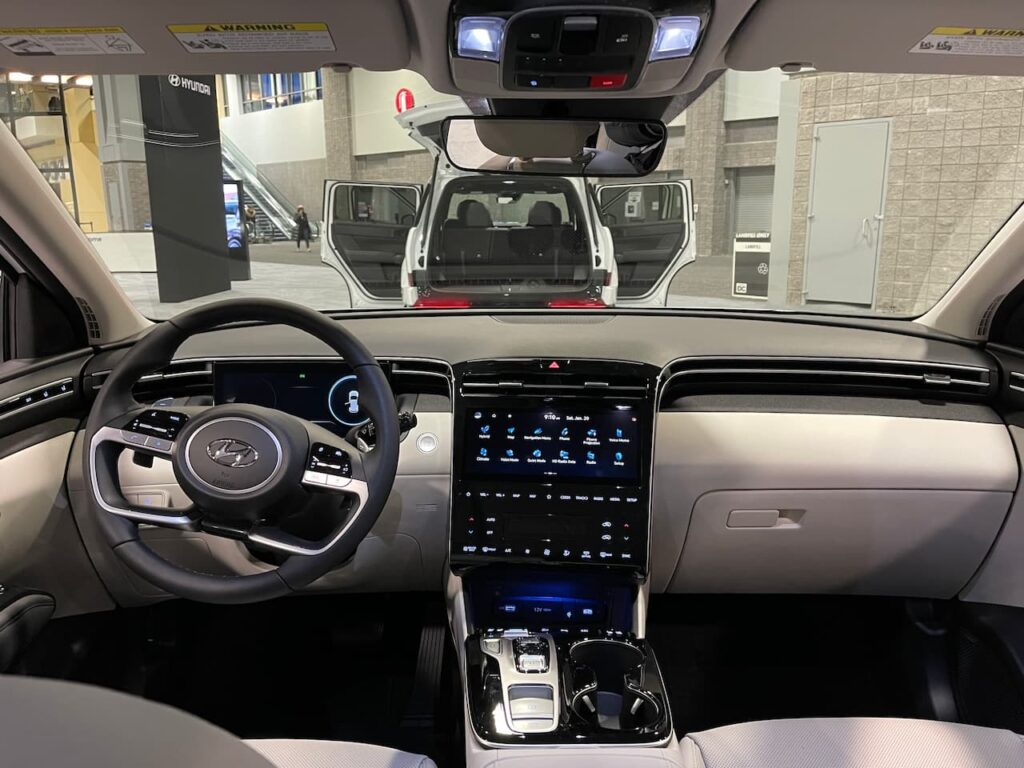 2024 Hyundai Tucson Hybrid interior