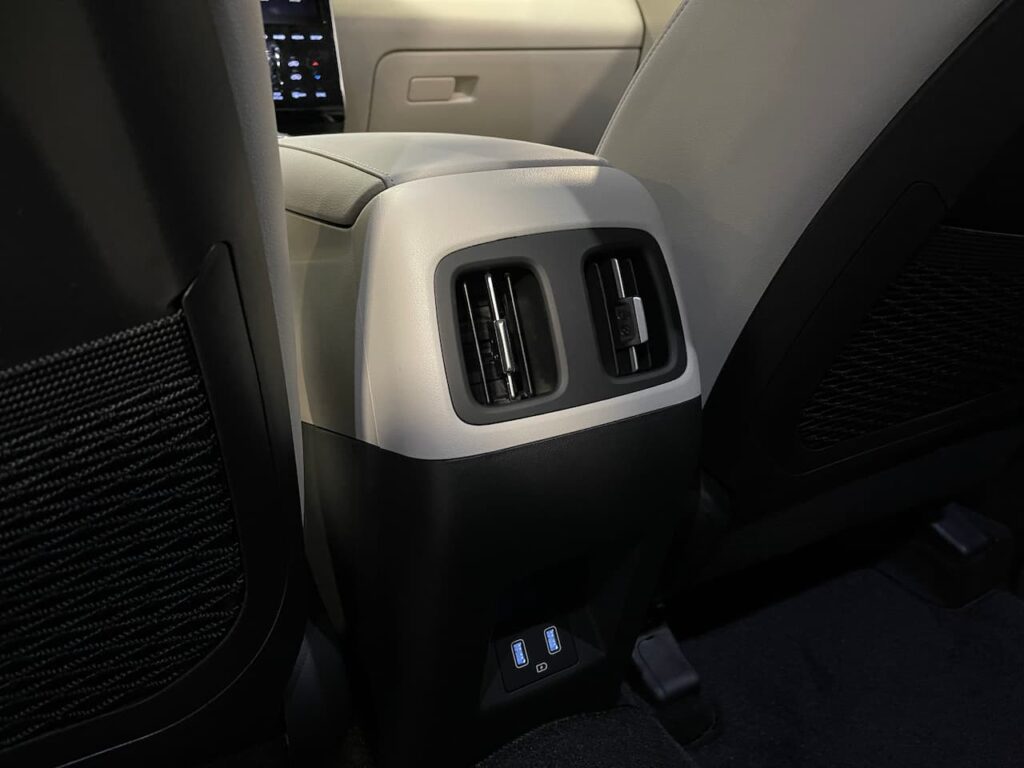 2024 Hyundai Tucson Hybrid rear AC vents